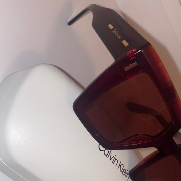 Calvin Klein Tortoise Shell Sunglasses with White Case NWT main image 4